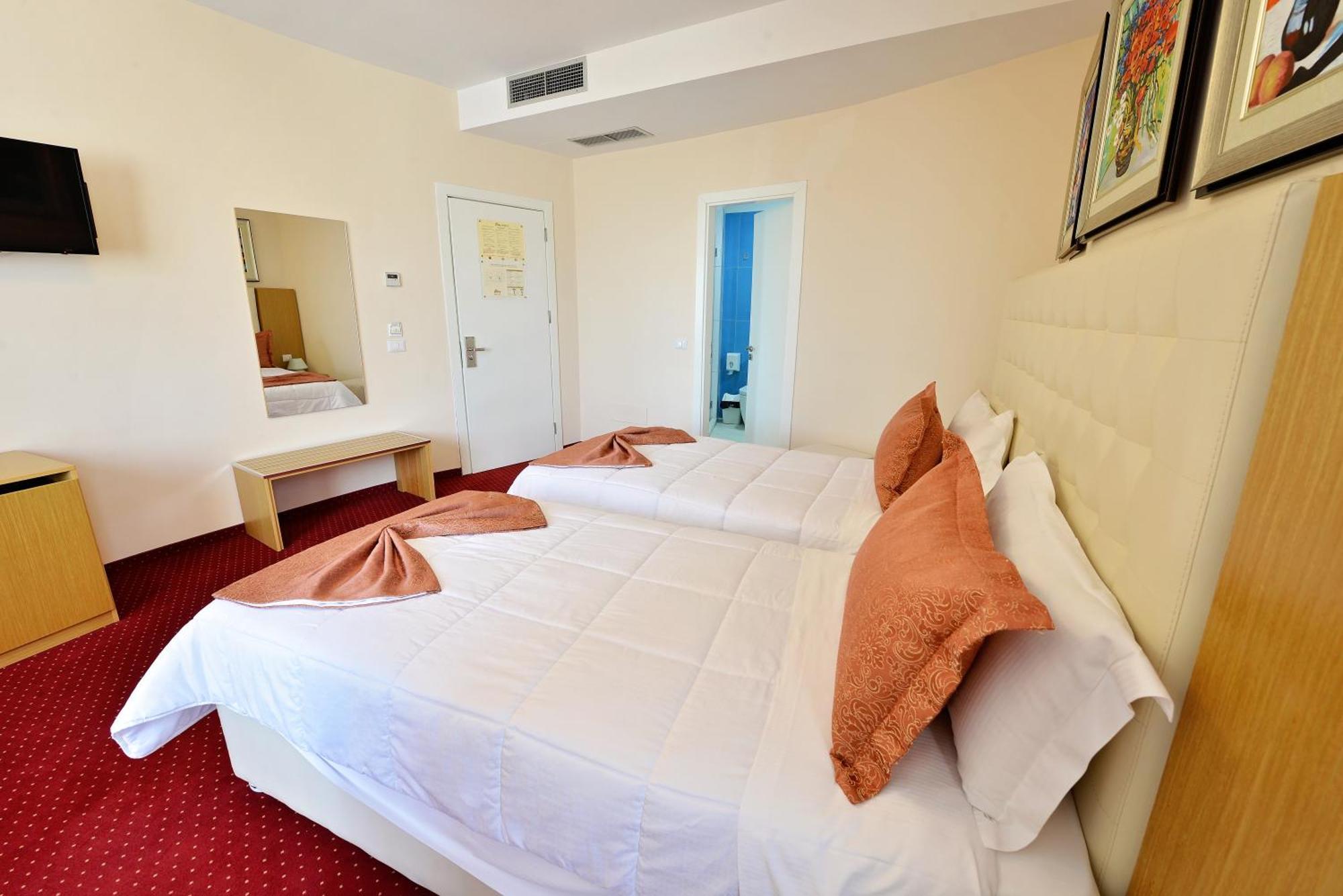 Jolly Hotel เลเจอ ห้อง รูปภาพ